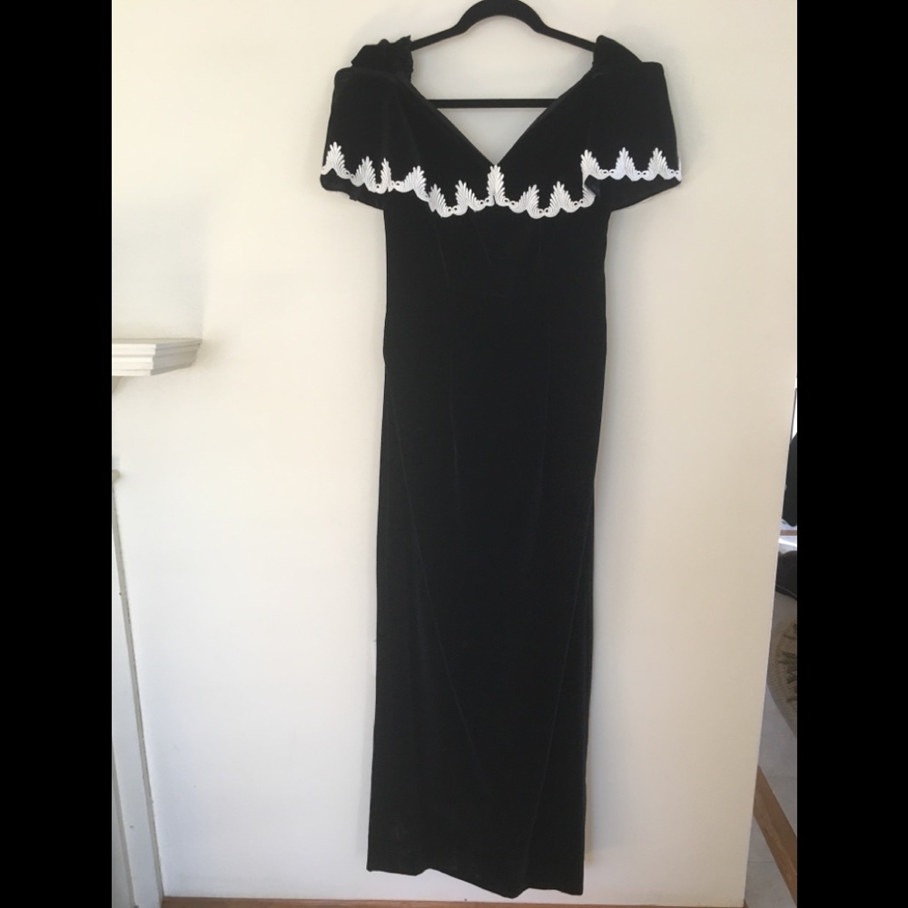 House of Bianchi Black Velvet Fitted Gown.12